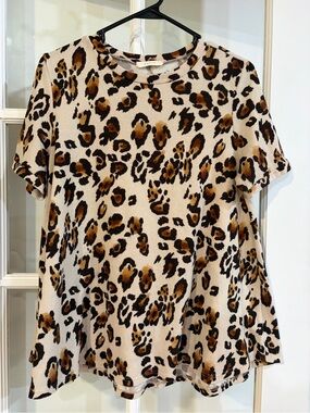 Entro Womens Medium Short  Sleeve Sweater Top Animal Print Tunic Cheetah Leopard